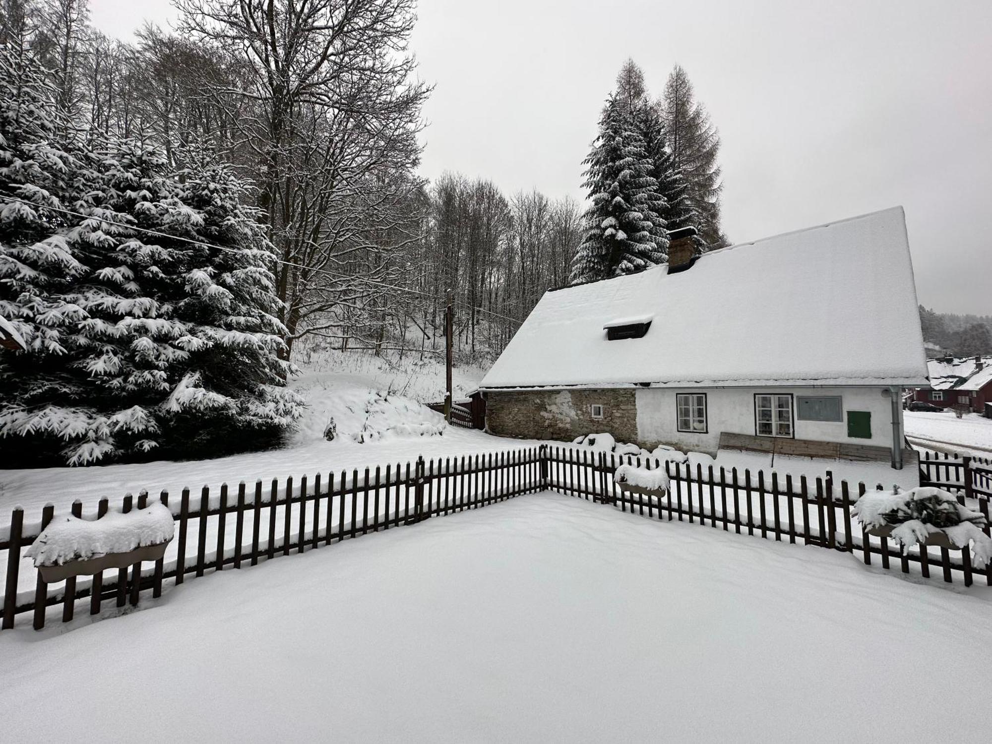 Chalupa Šárka Dolni Dvur Esterno foto